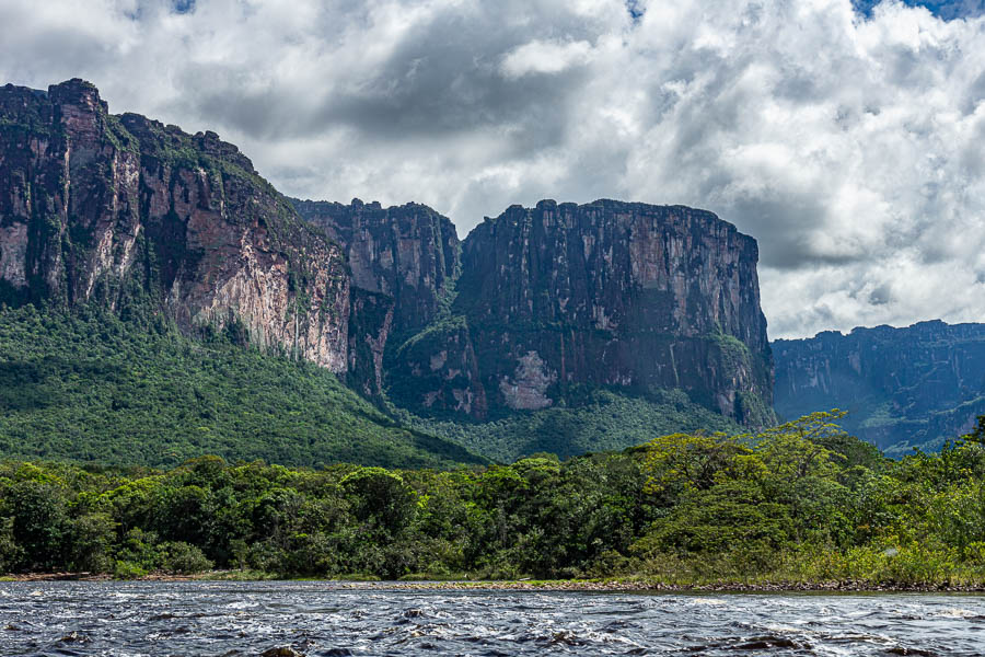 Rio Carrao et Auyan Tepuy