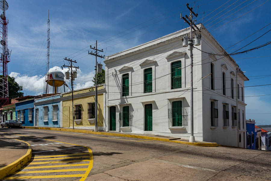 Ciudad Bolívar : calle Constitution
