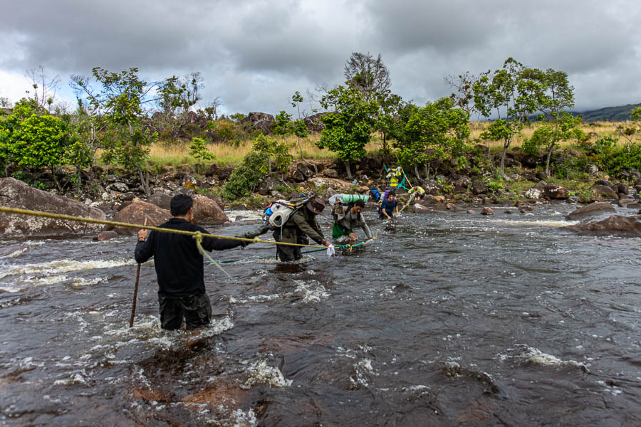 Rio Kukenan : traversée des Brésiliens