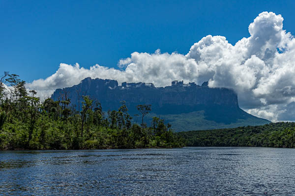 Rio Carrao et Auyan Tepuy