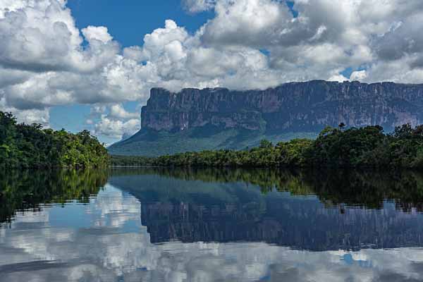 Rio Carrao et Auyan Tepuy