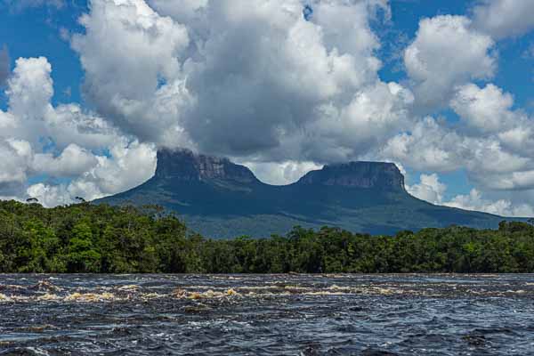 Rapides du rio Carrao et Wey Tepuy