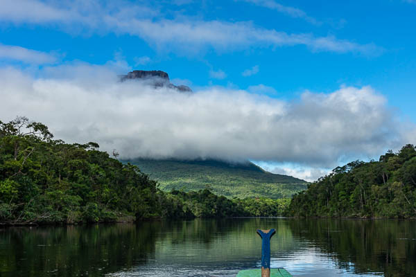 Rio Carrao, nuages et Auyan Tepuy