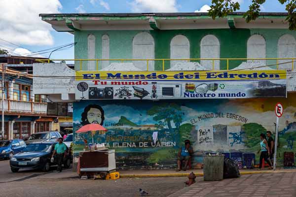 Santa Elena de Uairén : plaza Bolívar