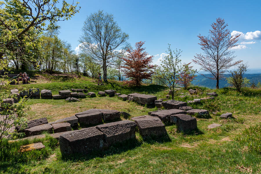 Sommet du Donon : ruines de temple romain