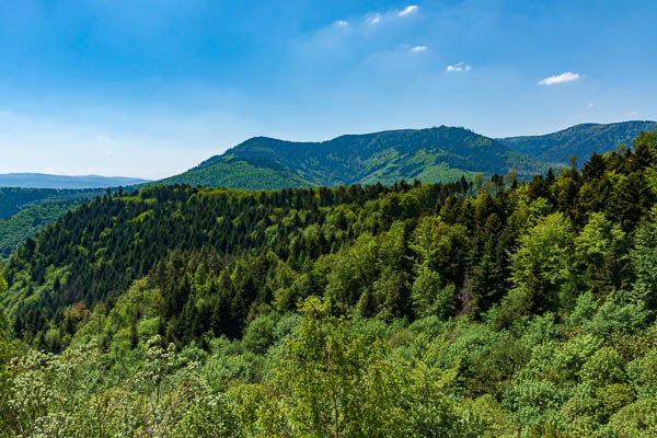 Château du Nideck : vue vers le rocher de Mutzig