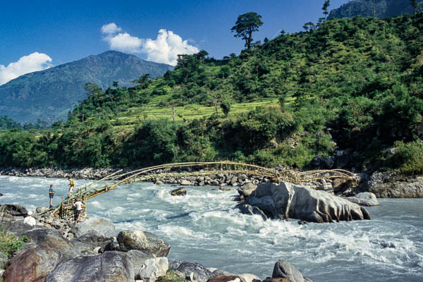 Marsyangdi : pont de bambou