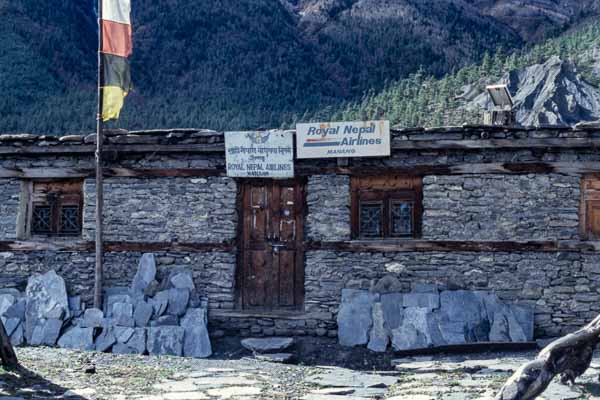 Hongde : Royal Nepal Airlines