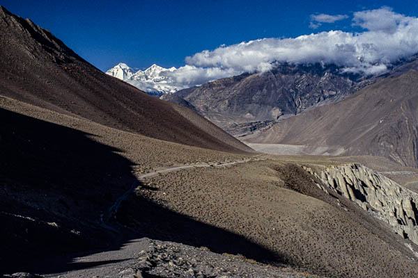 Entre Muktinath et Jomosom, au loin le Dhaulagiri