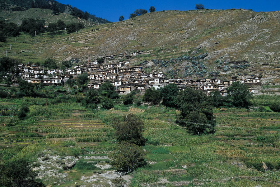 Village de Juphal et champs