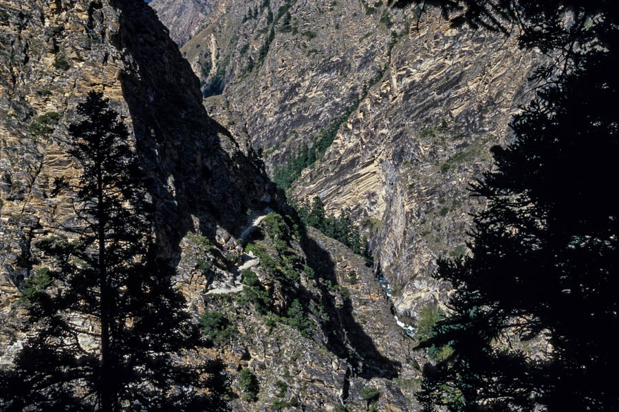 Sentier après Lahini