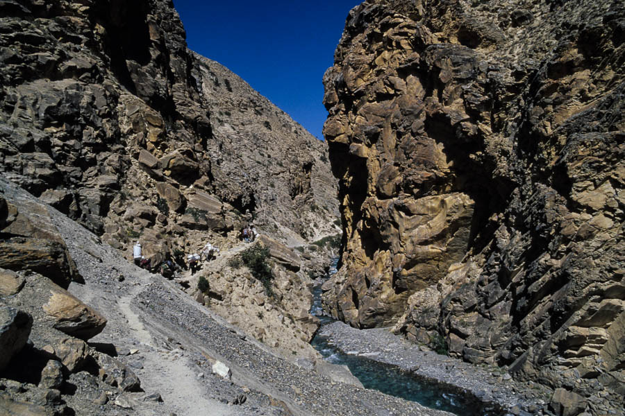 Sentier le long de la Tarap