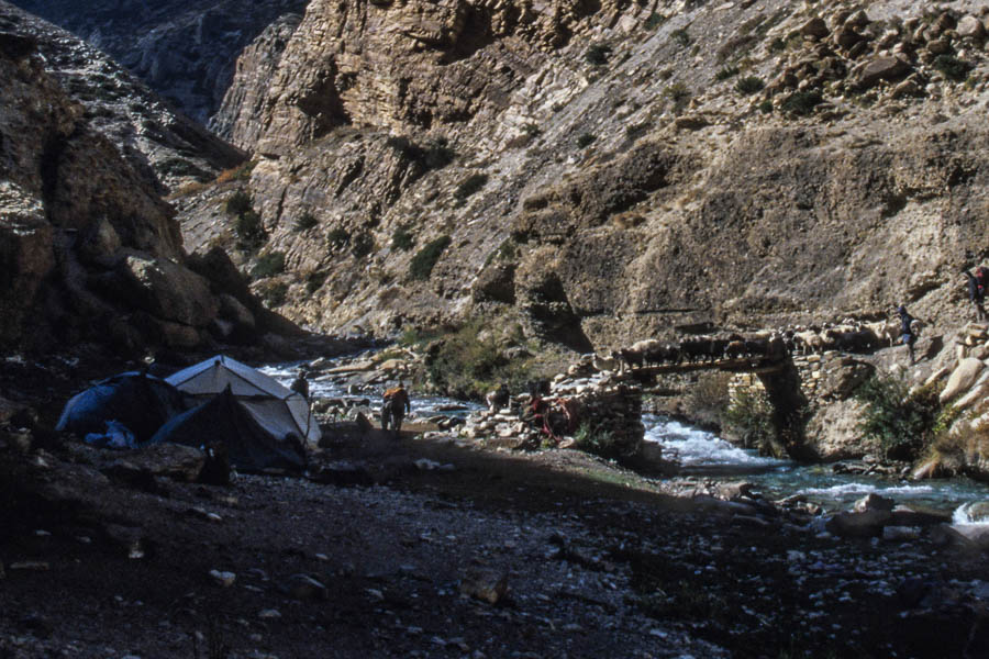 Sentier le long de la Tarap