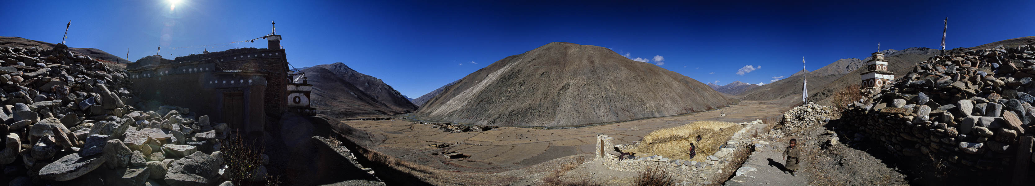 Gompa de Dho : chorten