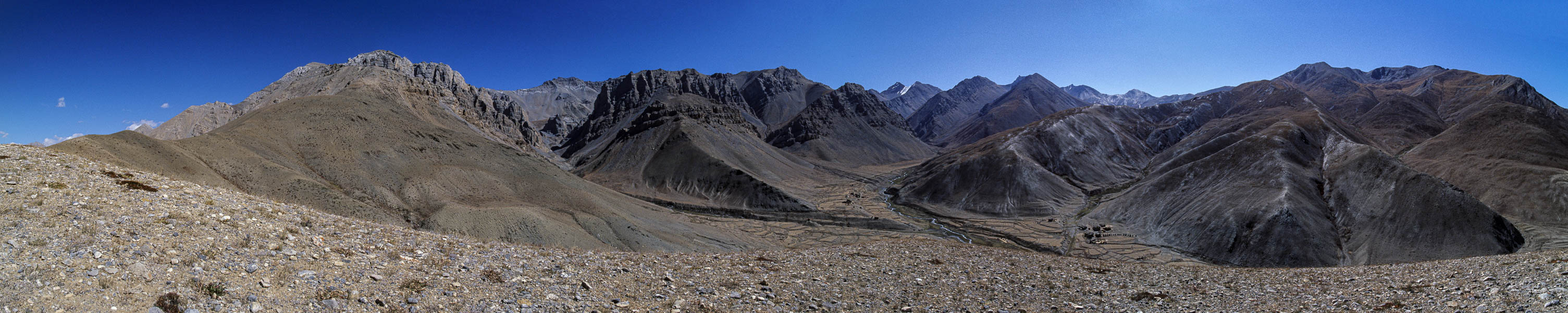 Thoro et Shipchok depuis une colline