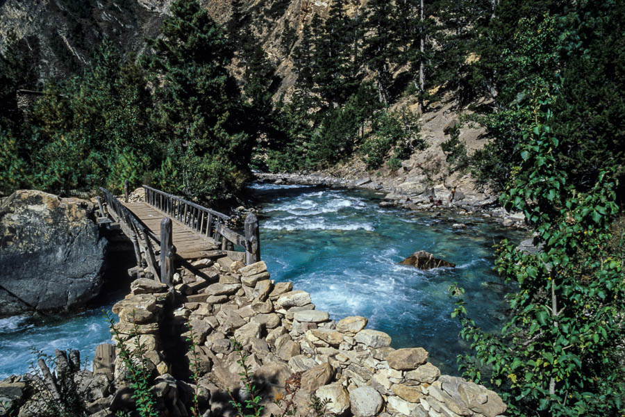 Entre Ringmo et Pungmo : pont sur la rivière