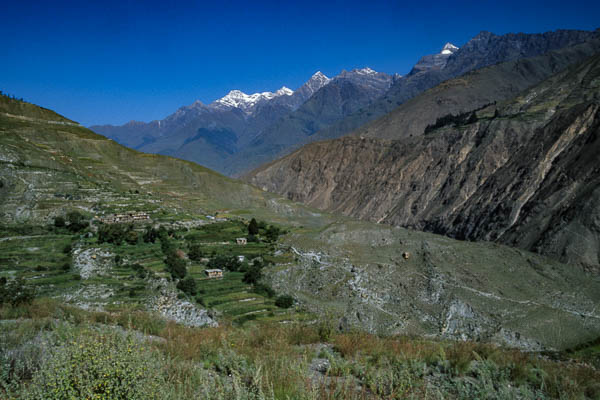 Village de Juphal et vallée vers l'ouest