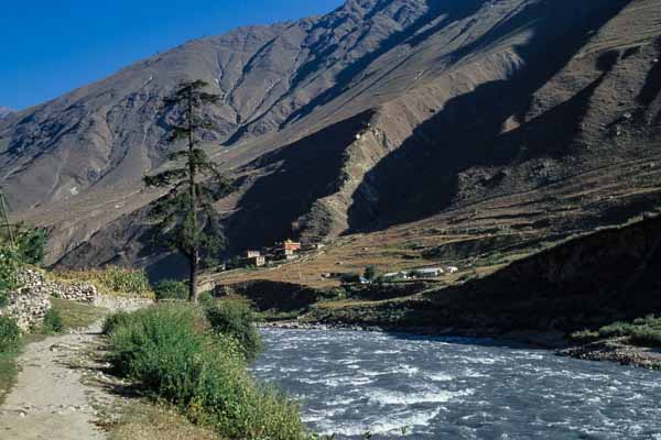 Thuli Bheri entre Dunai et Tarakot