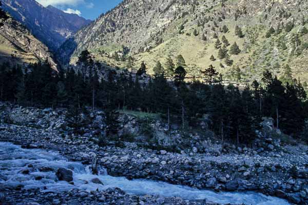 Khanigaon : rivière et gompa