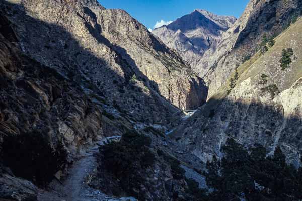 Sentier le long de la Tarap