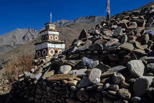 Gompa de Dho : chorten