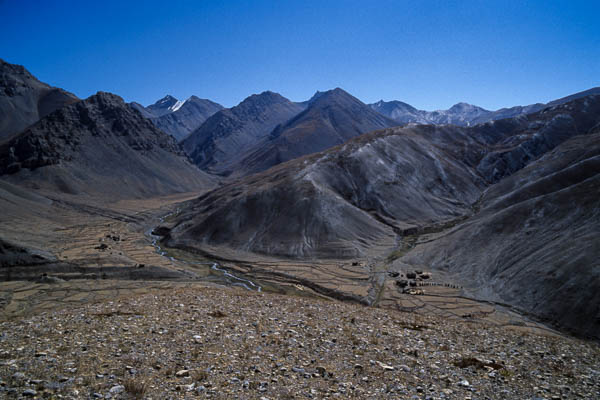 Thoro et Shipchok depuis une colline