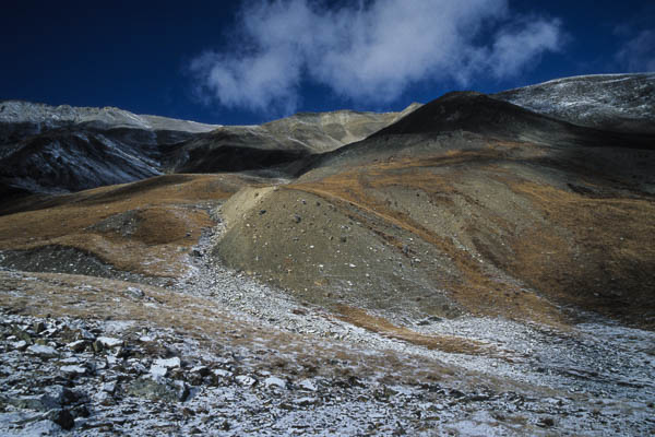 La montée vers le Numa La vue du camp