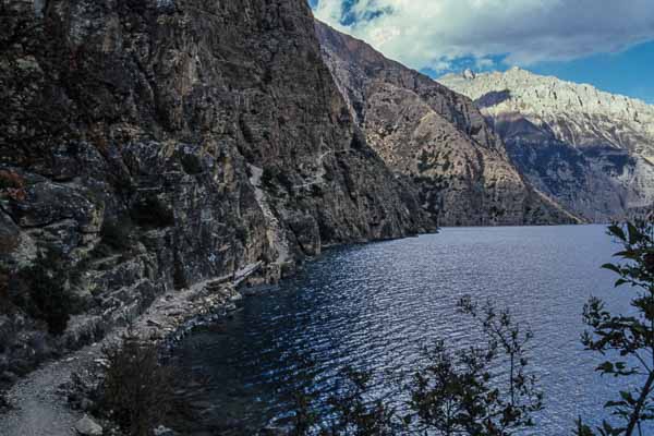 Lac Phoksundo, sentier rive ouest