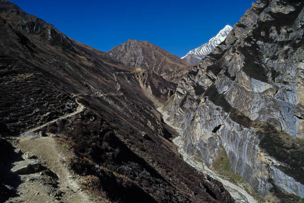 Vallée entre Pungmo et le Kagmara La