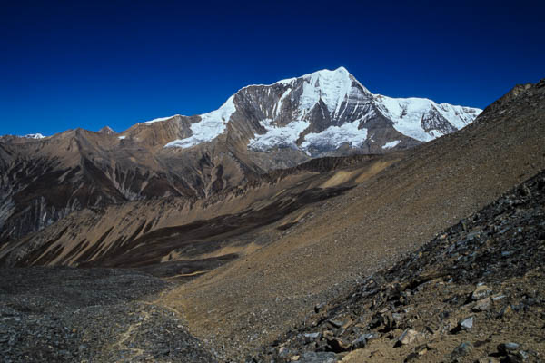 Sommet au sud du Kagmara La