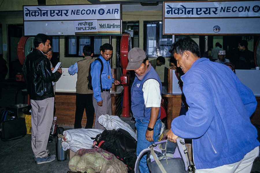 Aéroport, enregistrement des bagages pour Taplejung