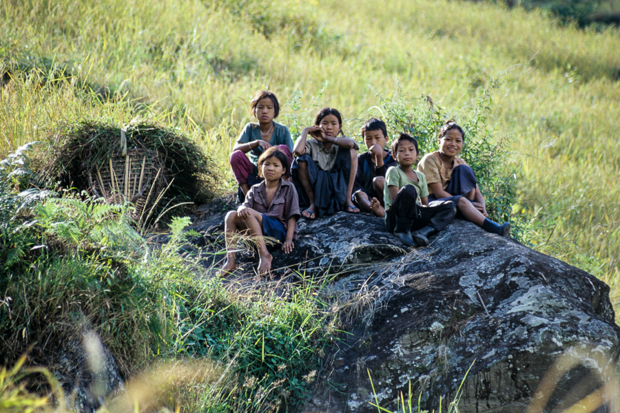 Enfants sur un bloc