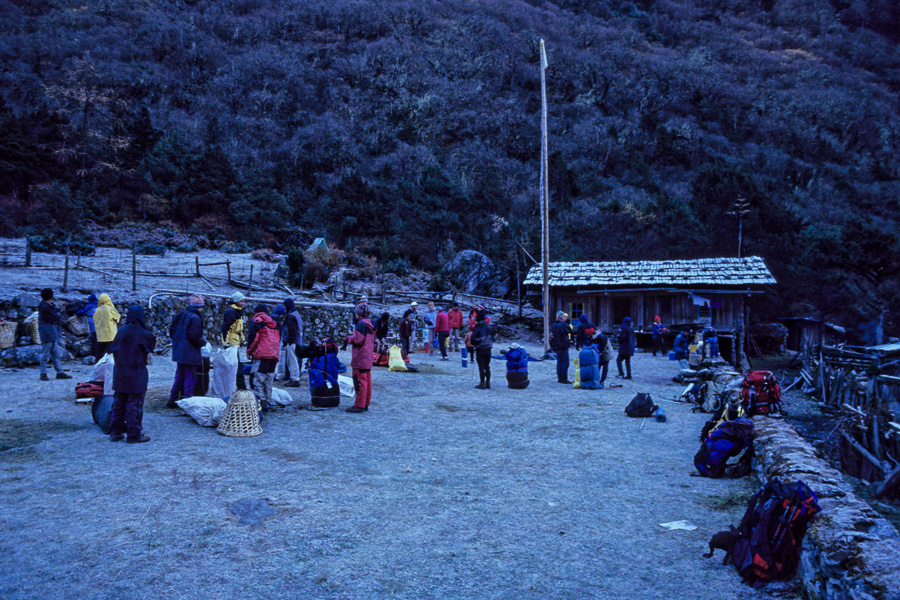 On lève le camp dans le froid du petit matin