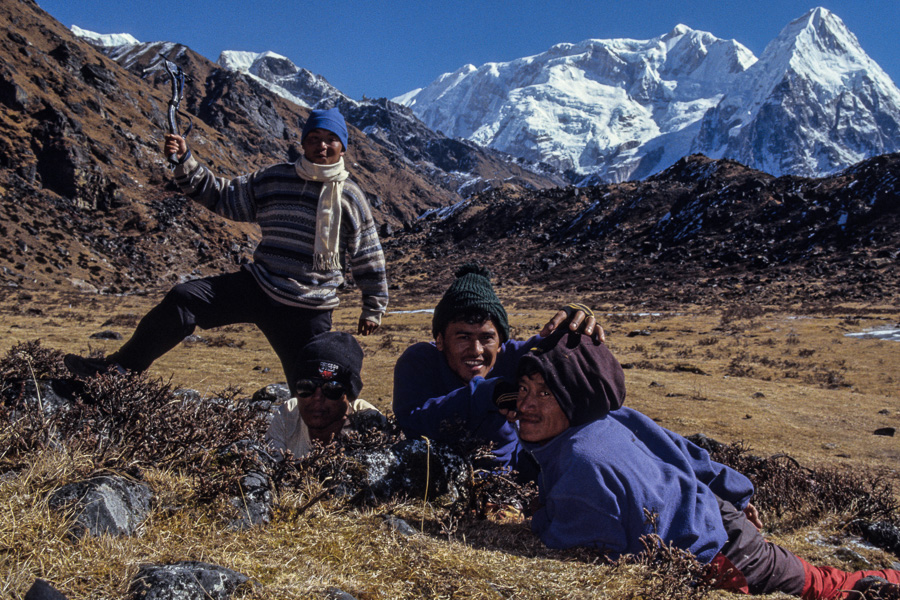 Nos sherpas Pasang, Arunraj et Banarching devant le Ratong