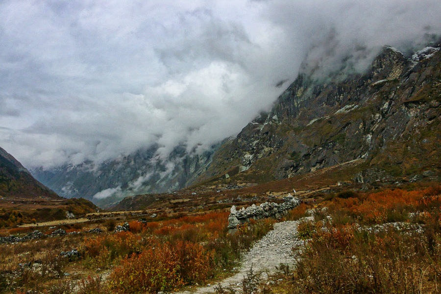 Mur de mani et village de Mondoo