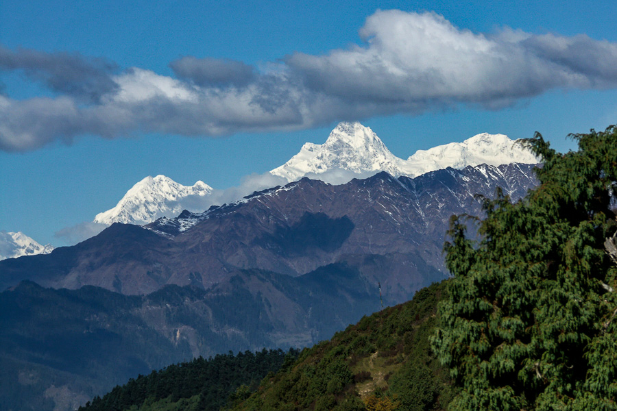 Massif du Manaslu : Bhauda Himal, 6672 m, Himal Chuli, 7893 m, et Ngadi Chuli, 7871 m