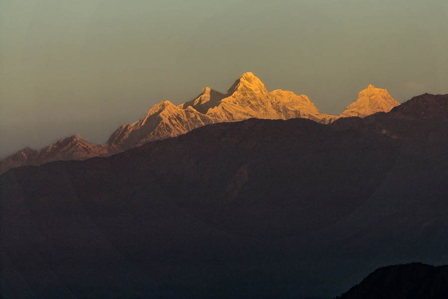 Manaslu depuis Chisopani à l'aube