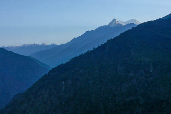 Lever de soleil sur le Gengko Lirung et le Langtang Lirung