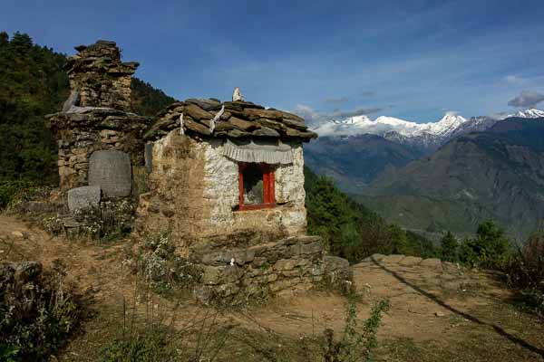 Chorten devant le Ganesh Himal