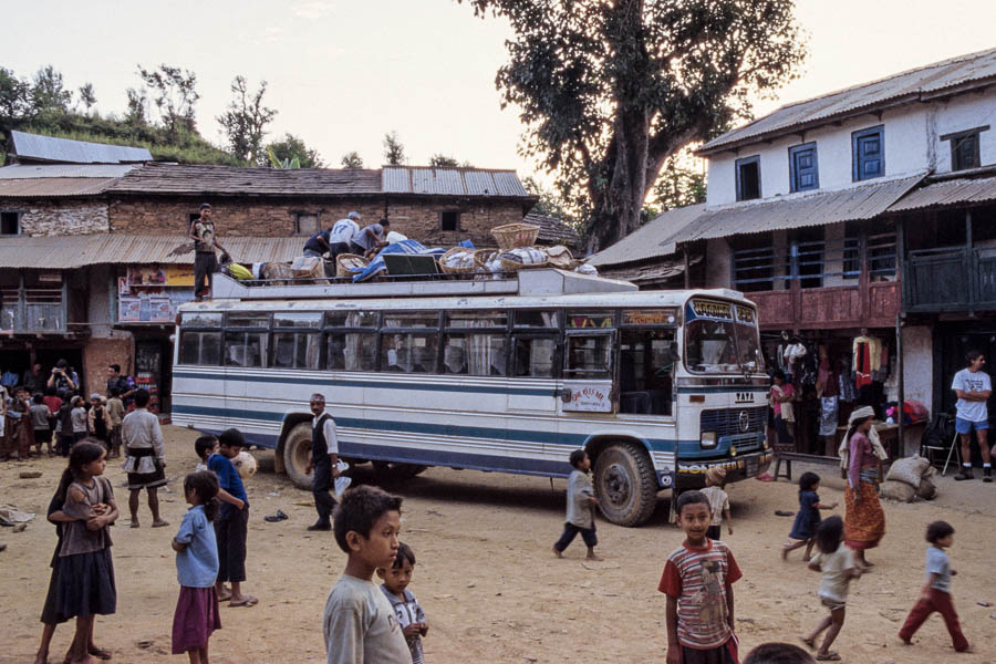Notre bus arrive à Ahale