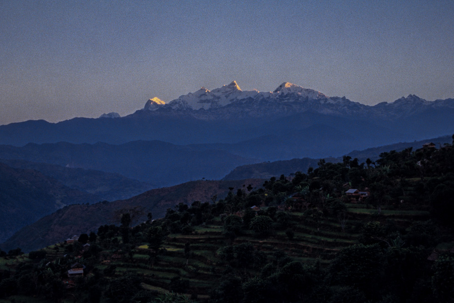 Lever de soleil sur le massif du Himal Chuli