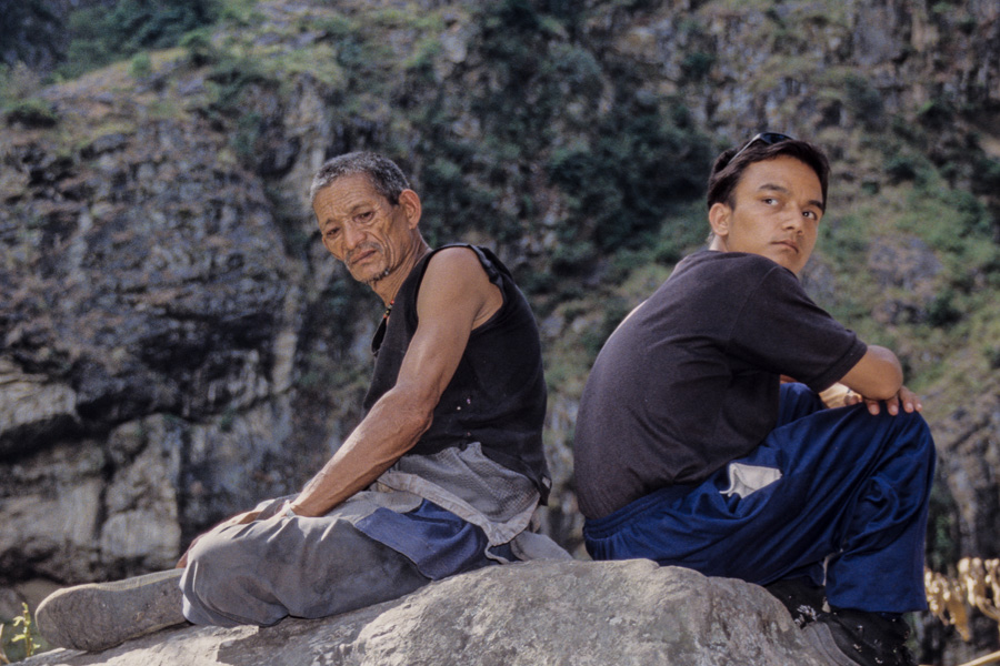 Deux générations de Népalais