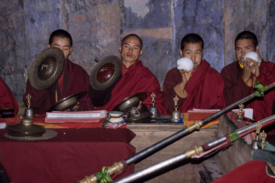 Cérémonie au gompa de Namrung : musiciens