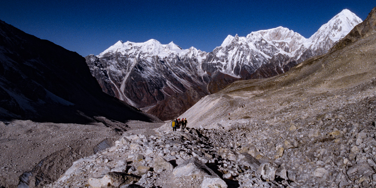 Larkya La : descente vers l'ouest