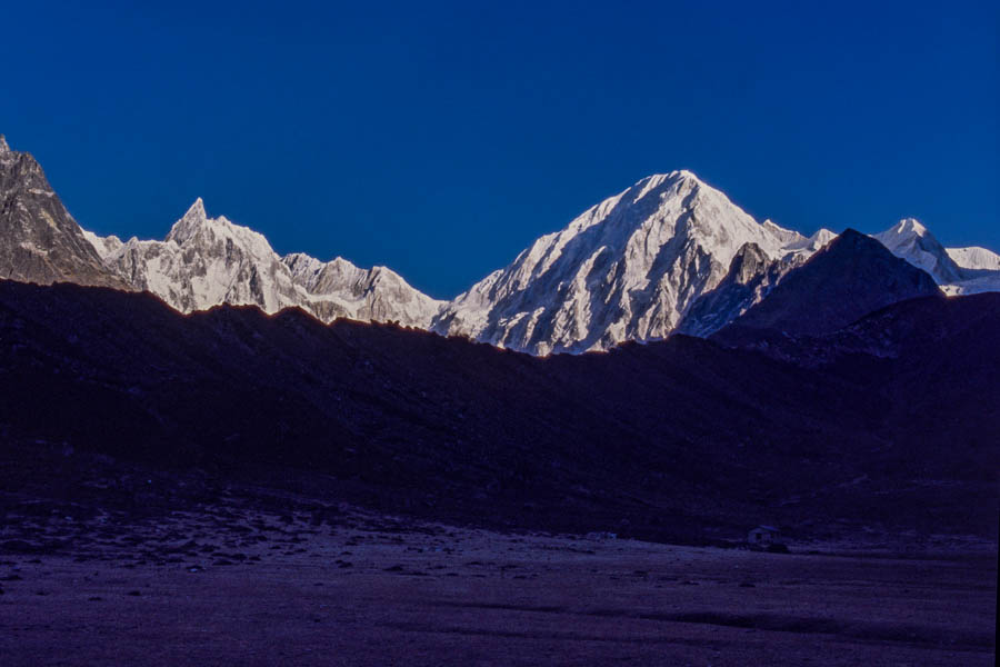 Lever de soleil à Bimtang : Nemjung, 7140 m