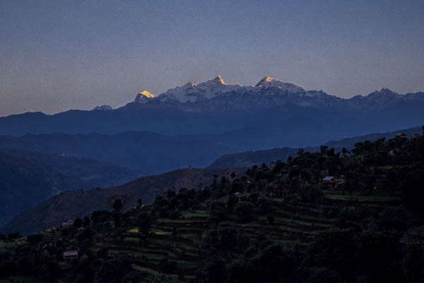 Lever de soleil sur le massif du Himal Chuli