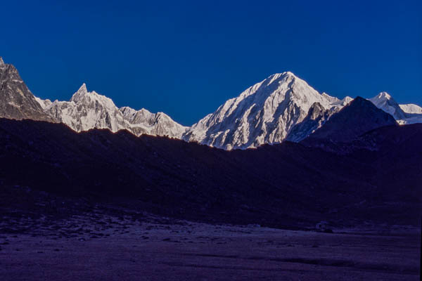 Lever de soleil à Bimtang : Nemjung, 7140 m