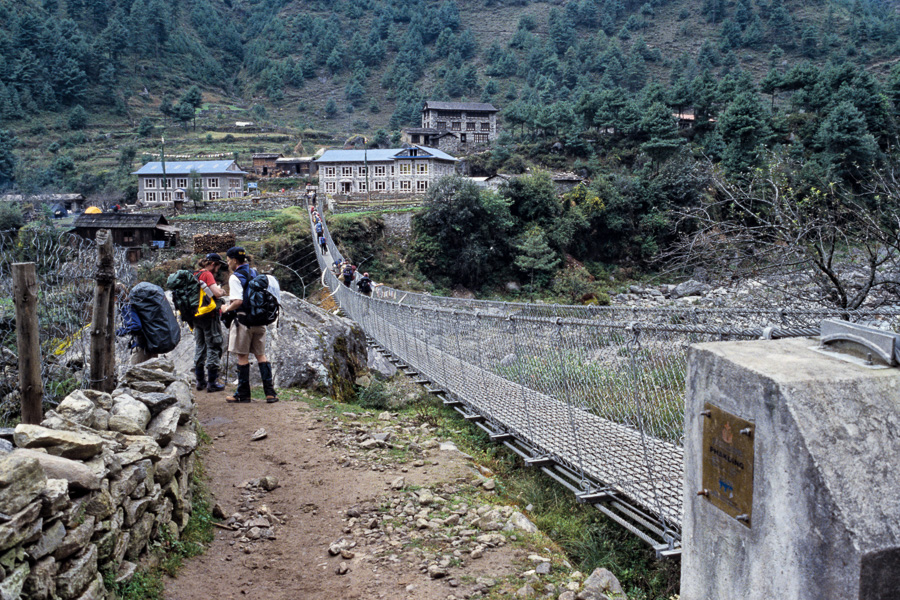 Phakding : pont sur la Dudh Kosi