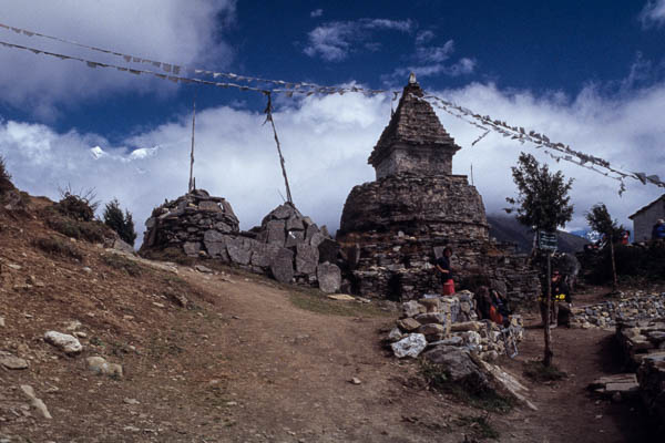 Chortens au Mong La