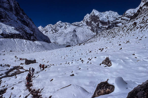 Montée au camp de base
